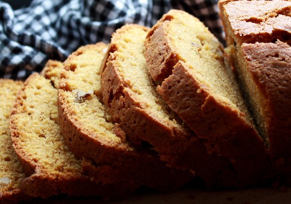 pumpkin bread Close-up of thick slices of pumpkin bread with a black and white checkered napkin placed behind.